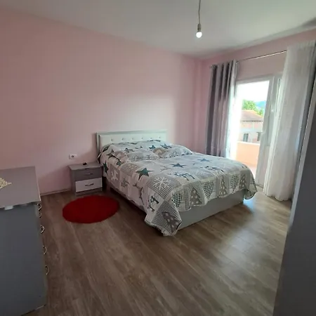 ホームステイ Pogradec Vacation